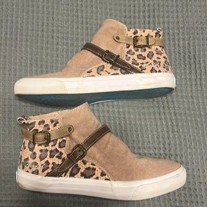 Women’s size 8 shoes